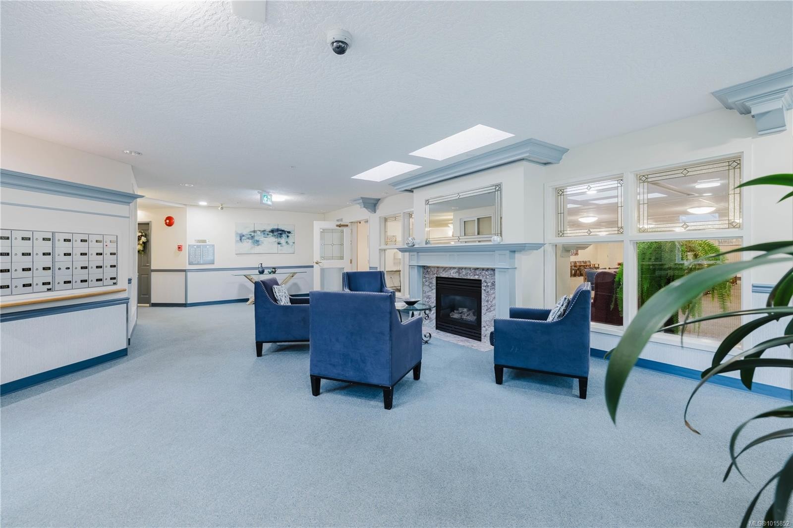 305-1521 Church Ave, Saanich, BC - Indoor With Fireplace