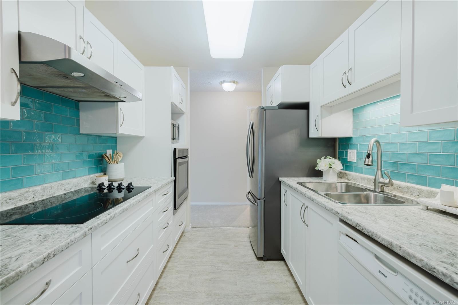 305-1521 Church Ave, Saanich, BC - Indoor Photo Showing Kitchen With Stainless Steel Kitchen With Double Sink With Upgraded Kitchen