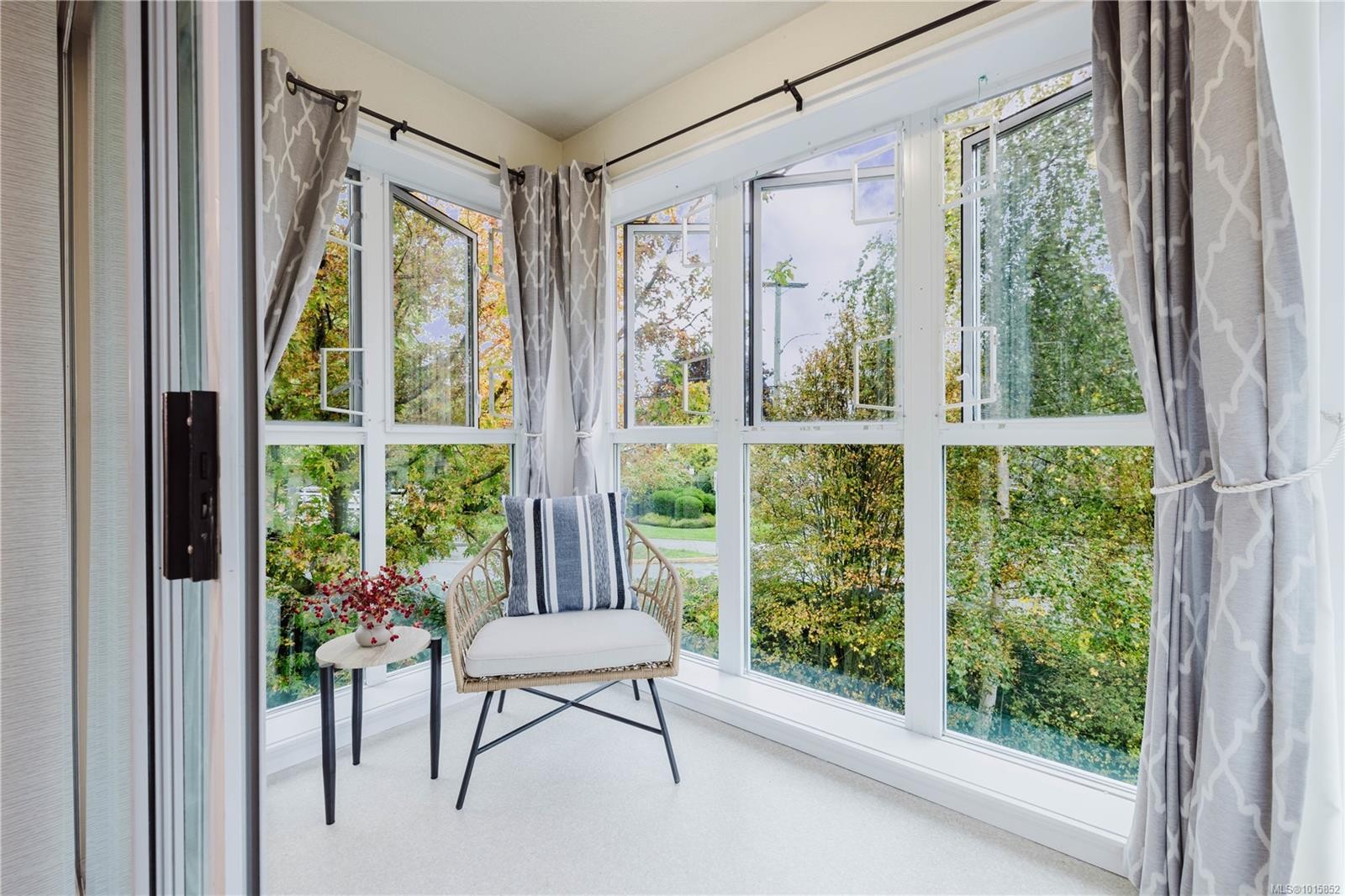 305-1521 Church Ave, Saanich, BC - Indoor Photo Showing Other Room