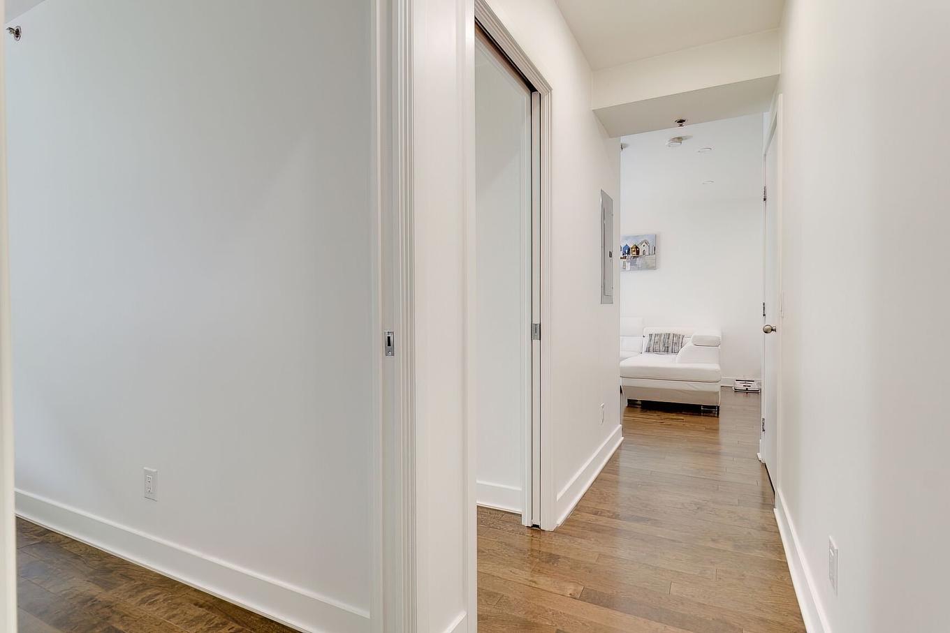 Passageway - 353-1414 Rue Chomedey, Montréal (Ville-Marie), QC - Indoor Photo Showing Other Room