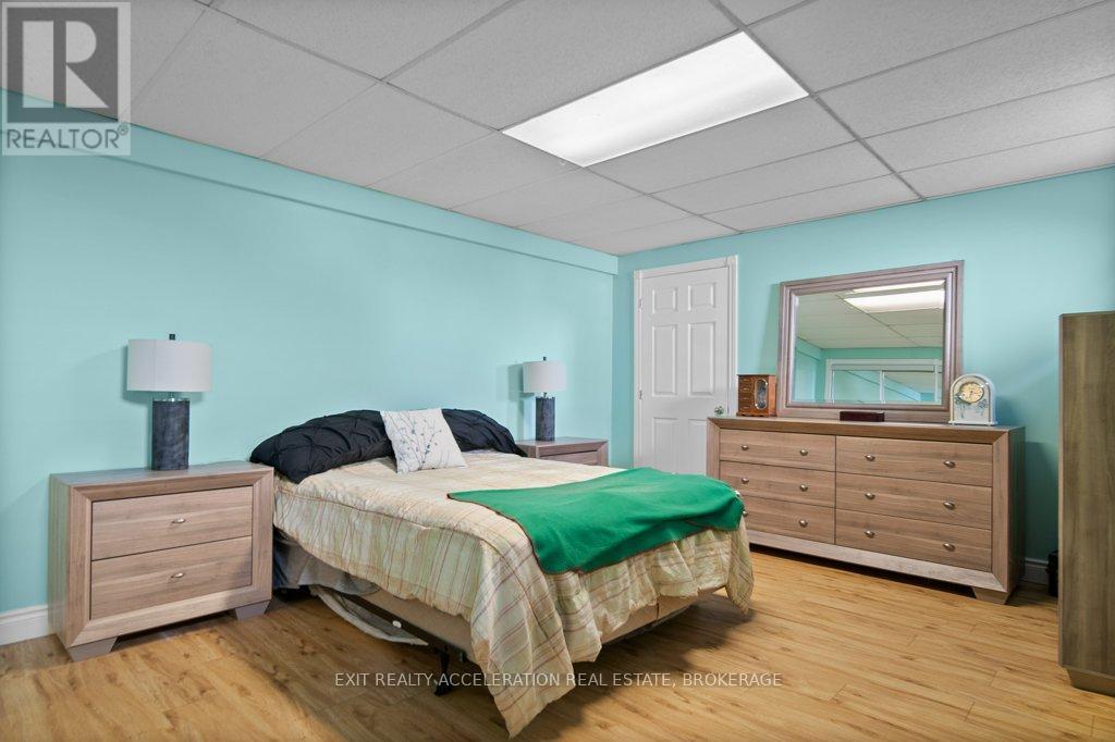 122 Bayview Drive, Greater Napanee (Greater Napanee), ON - Indoor Photo Showing Bedroom