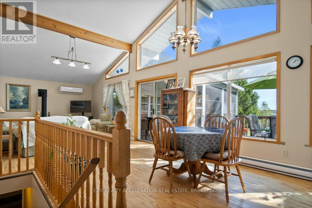 122 Bayview Drive, Greater Napanee (Greater Napanee), ON - Indoor Photo Showing Dining Room