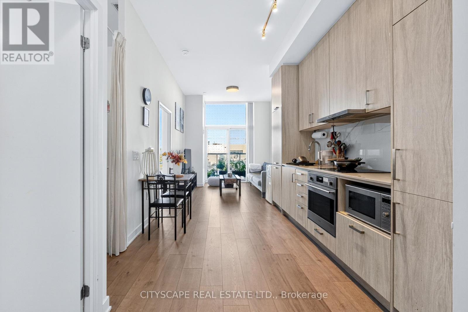 210 - 60 Honeycrisp Crescent, Vaughan, ON - Indoor Photo Showing Kitchen