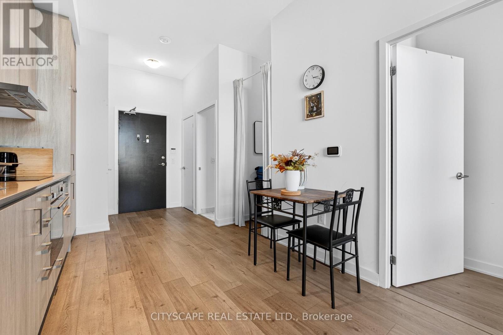 210 - 60 Honeycrisp Crescent, Vaughan, ON - Indoor