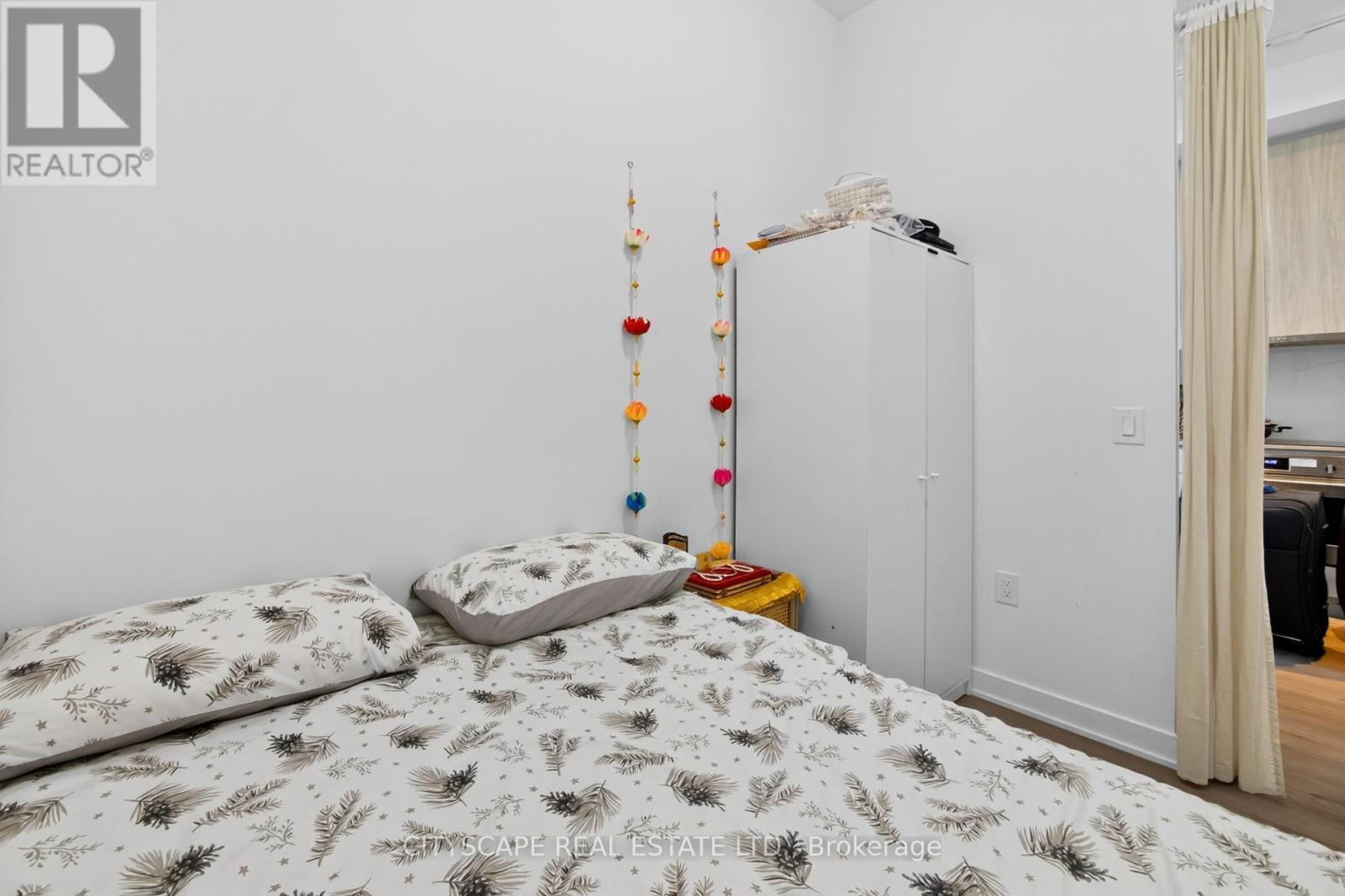 210 - 60 Honeycrisp Crescent, Vaughan, ON - Indoor Photo Showing Bedroom