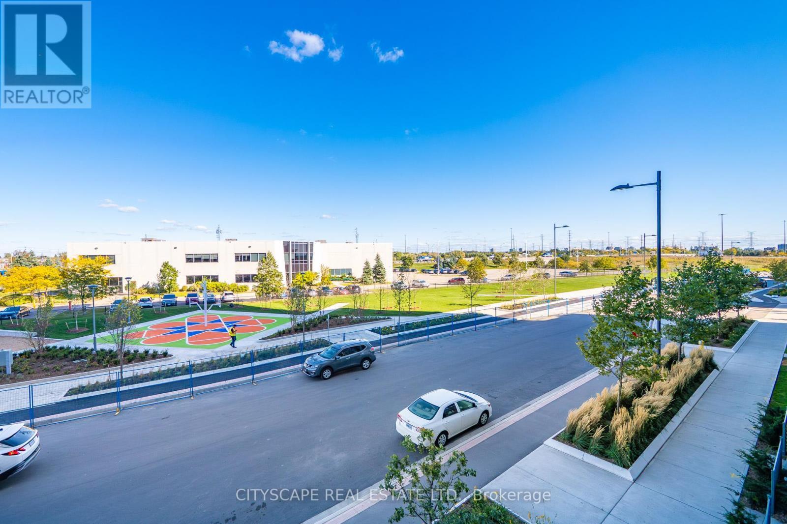 210 - 60 Honeycrisp Crescent, Vaughan, ON - Outdoor With View