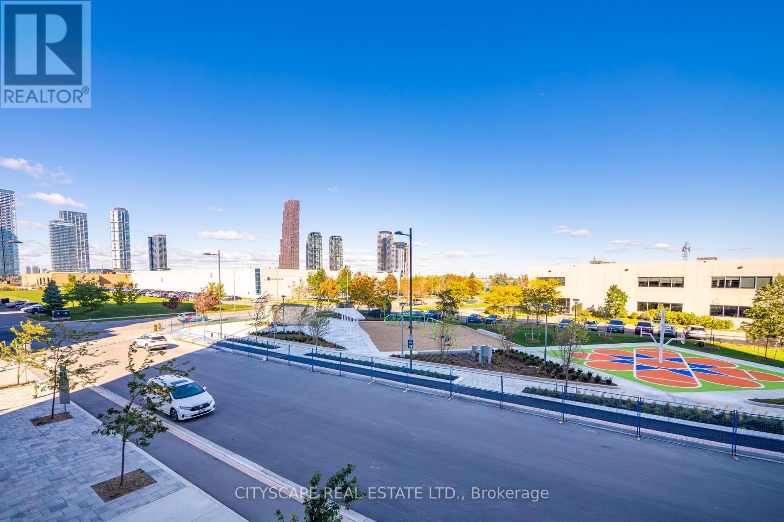 210 - 60 Honeycrisp Crescent, Vaughan, ON - Outdoor With View