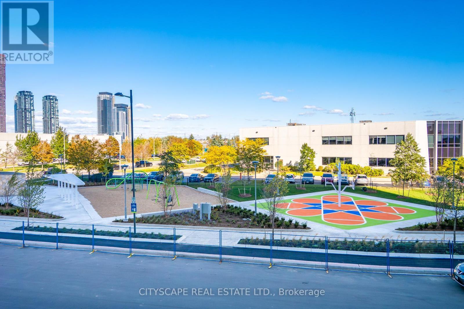 210 - 60 Honeycrisp Crescent, Vaughan, ON - Outdoor With View