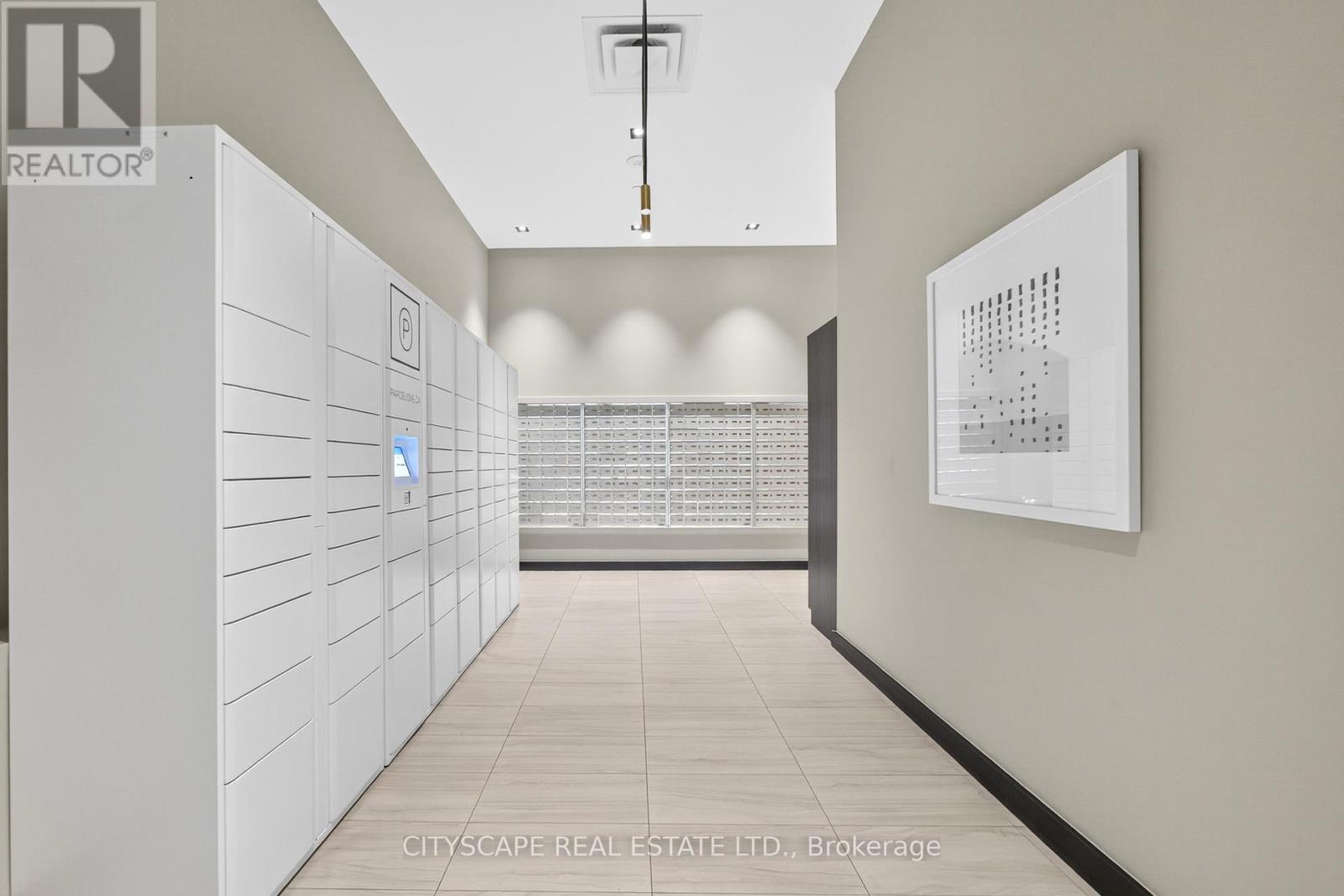 210 - 60 Honeycrisp Crescent, Vaughan, ON - Indoor Photo Showing Other Room