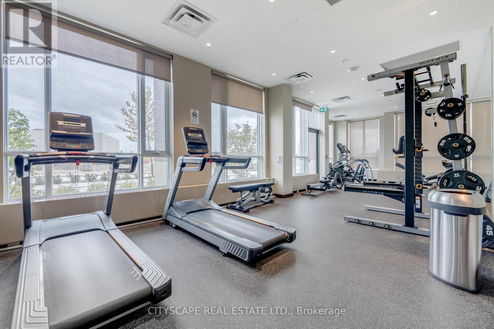 210 - 60 Honeycrisp Crescent, Vaughan, ON - Indoor Photo Showing Gym Room