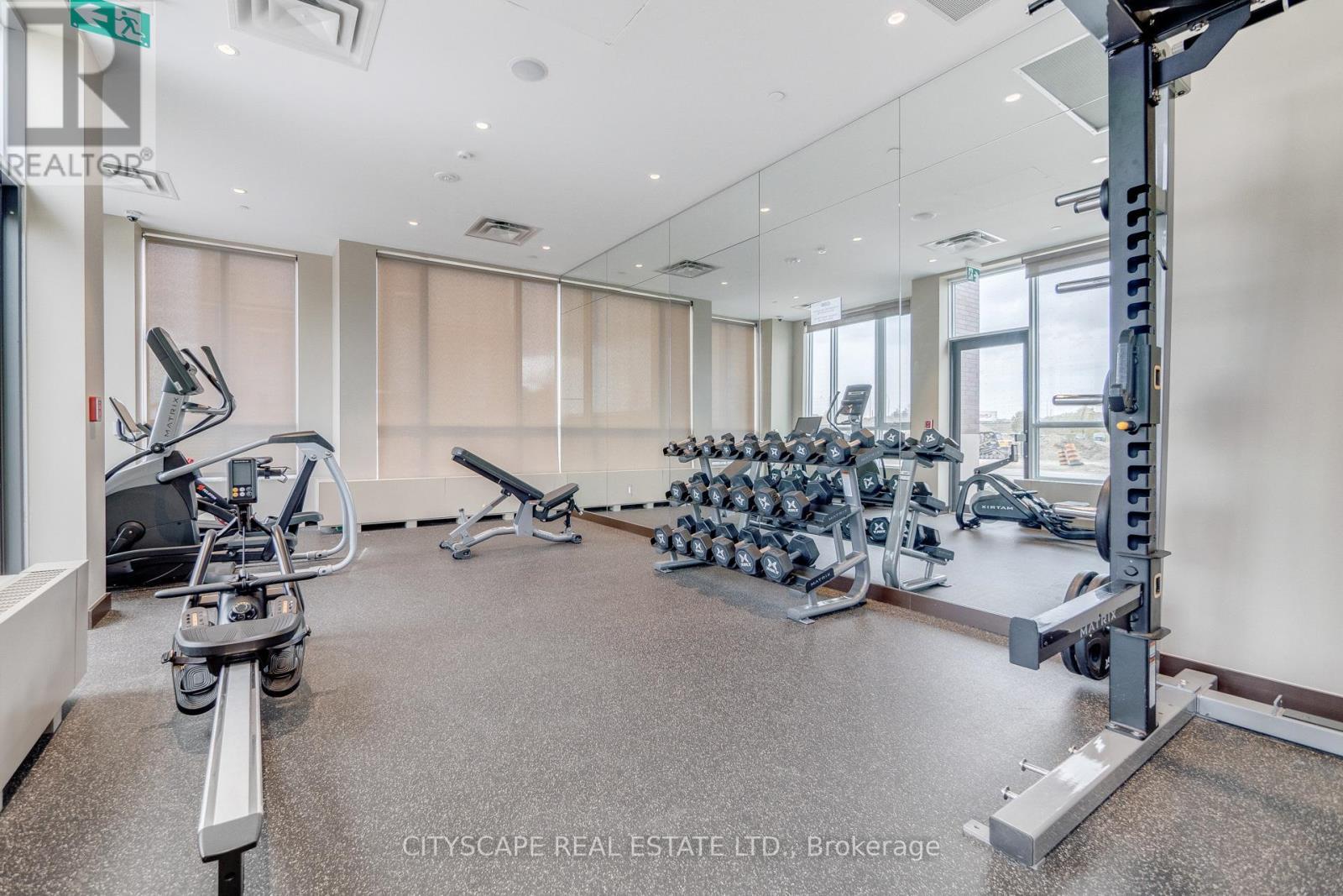 210 - 60 Honeycrisp Crescent, Vaughan, ON - Indoor Photo Showing Gym Room
