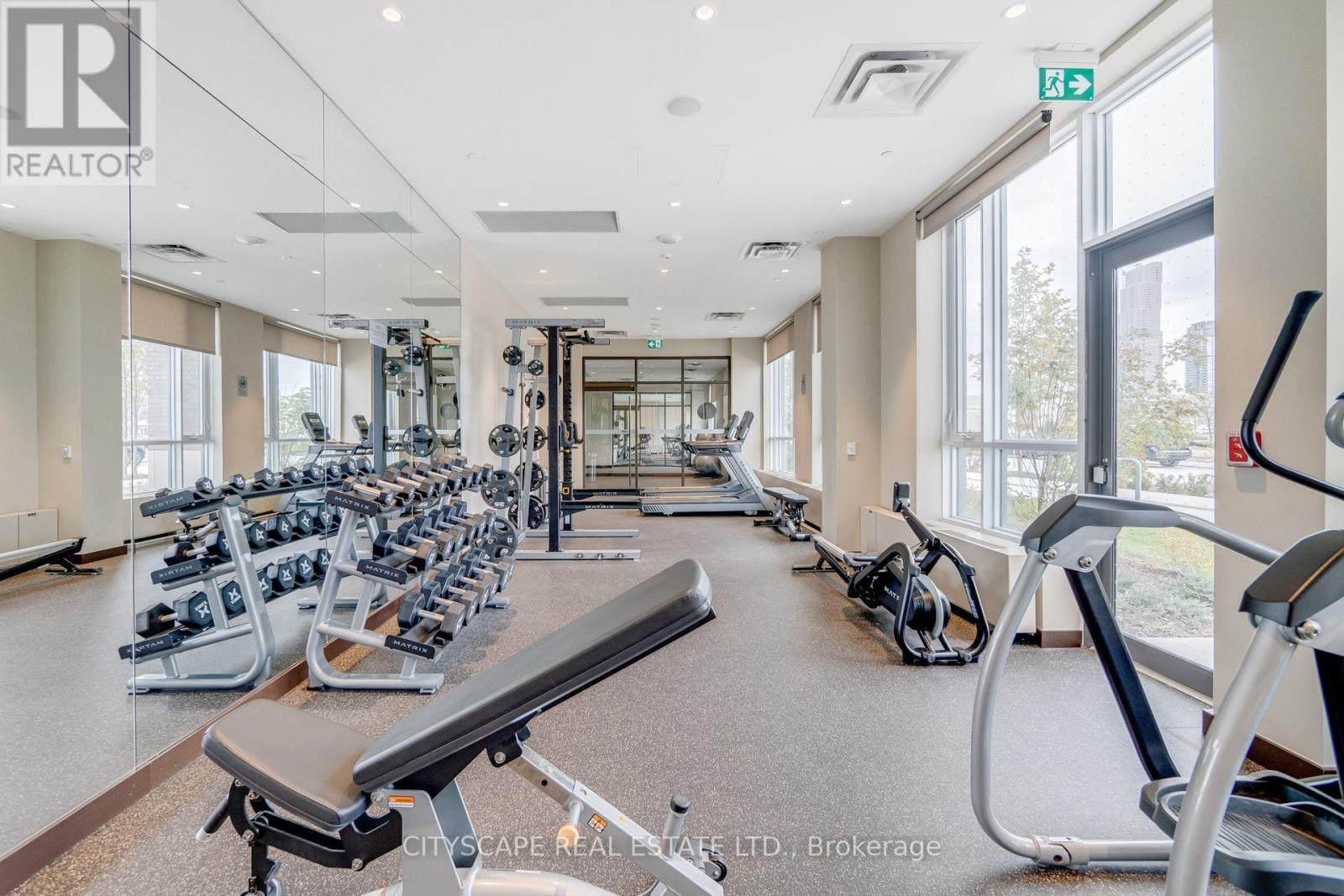210 - 60 Honeycrisp Crescent, Vaughan, ON - Indoor Photo Showing Gym Room