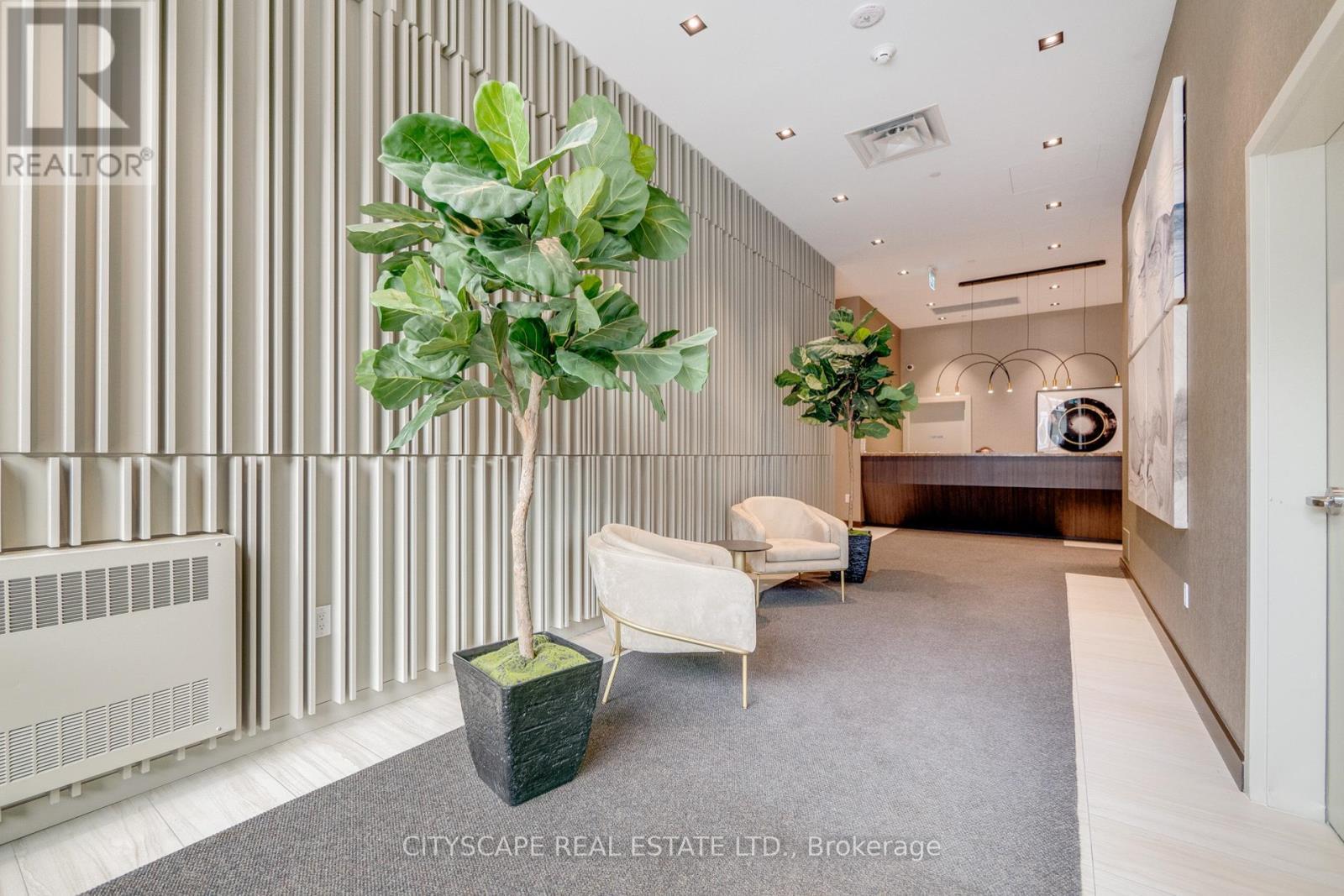 210 - 60 Honeycrisp Crescent, Vaughan, ON - Indoor Photo Showing Other Room