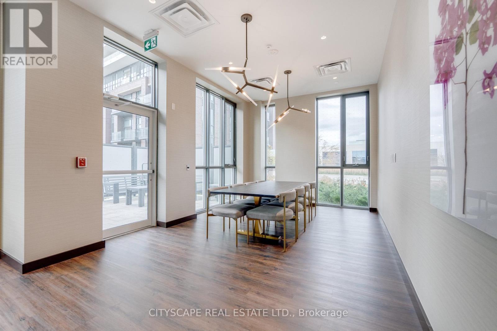210 - 60 Honeycrisp Crescent, Vaughan, ON - Indoor