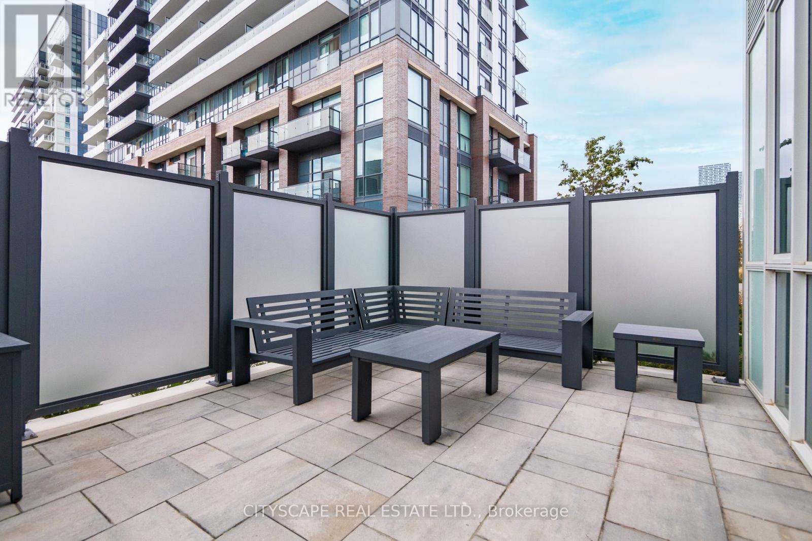 210 - 60 Honeycrisp Crescent, Vaughan, ON - Outdoor