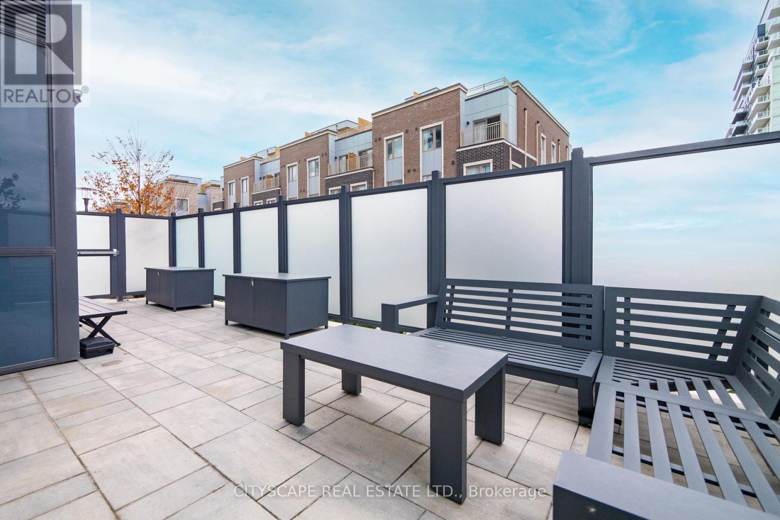 210 - 60 Honeycrisp Crescent, Vaughan, ON - Outdoor