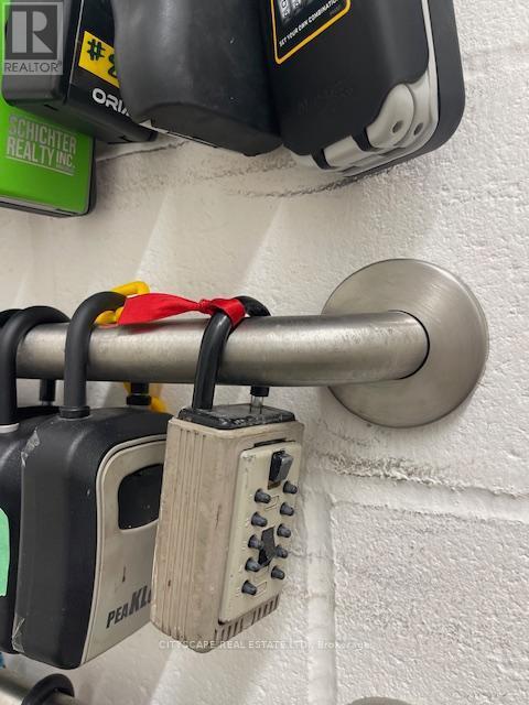 210 - 60 Honeycrisp Crescent, Vaughan, ON - Indoor