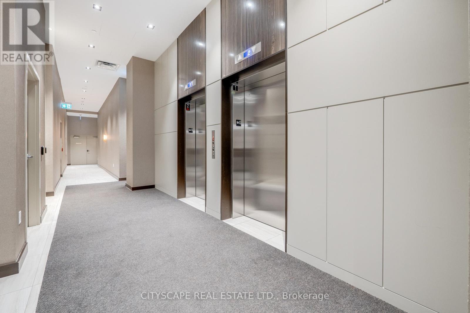 210 - 60 Honeycrisp Crescent, Vaughan, ON - Indoor Photo Showing Other Room