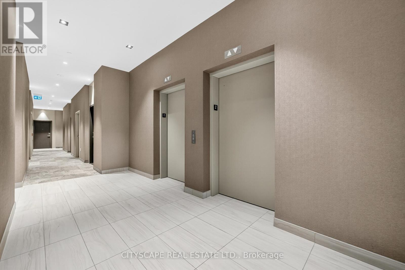 210 - 60 Honeycrisp Crescent, Vaughan, ON - Indoor Photo Showing Other Room