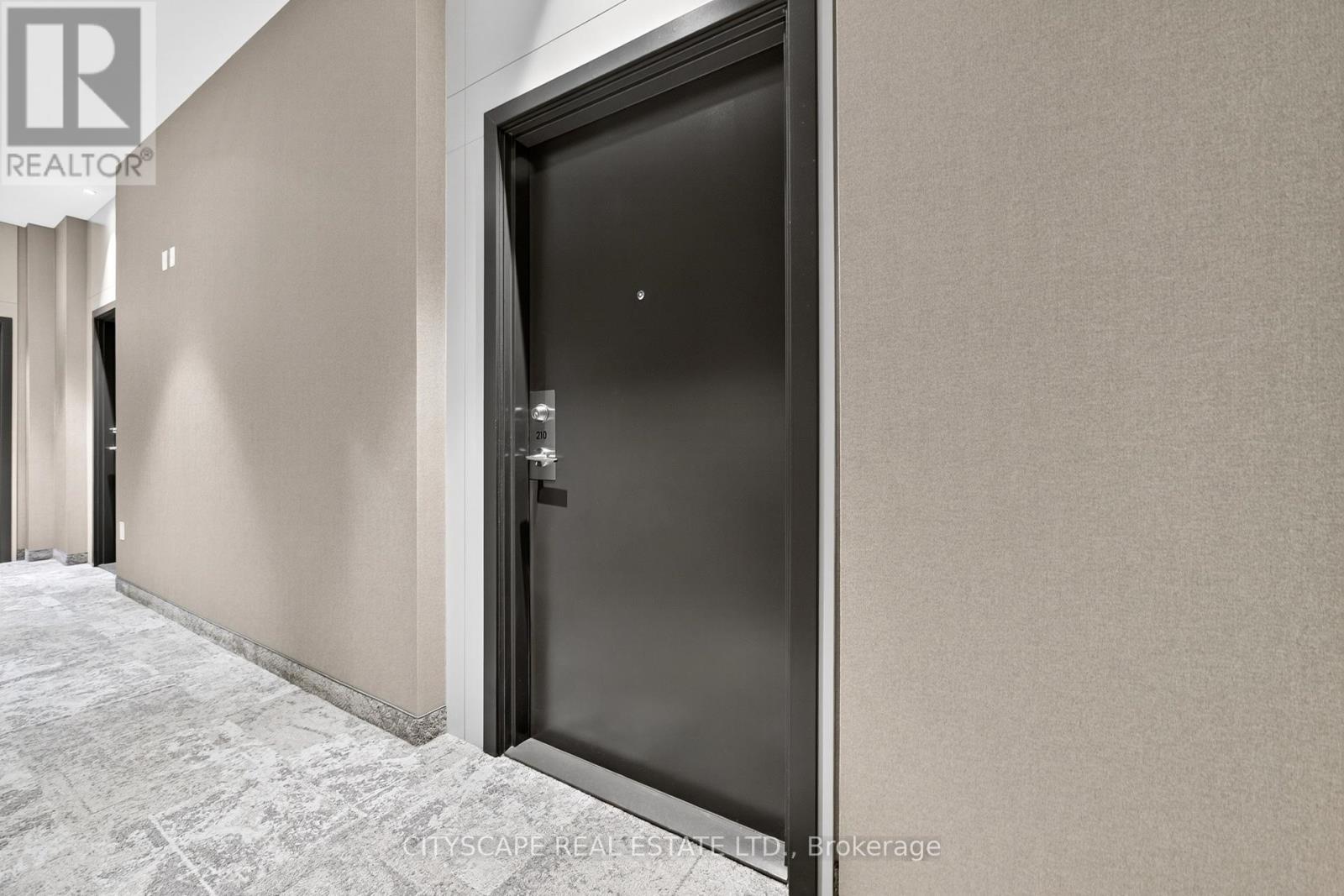 210 - 60 Honeycrisp Crescent, Vaughan, ON - Photo Showing Other Room