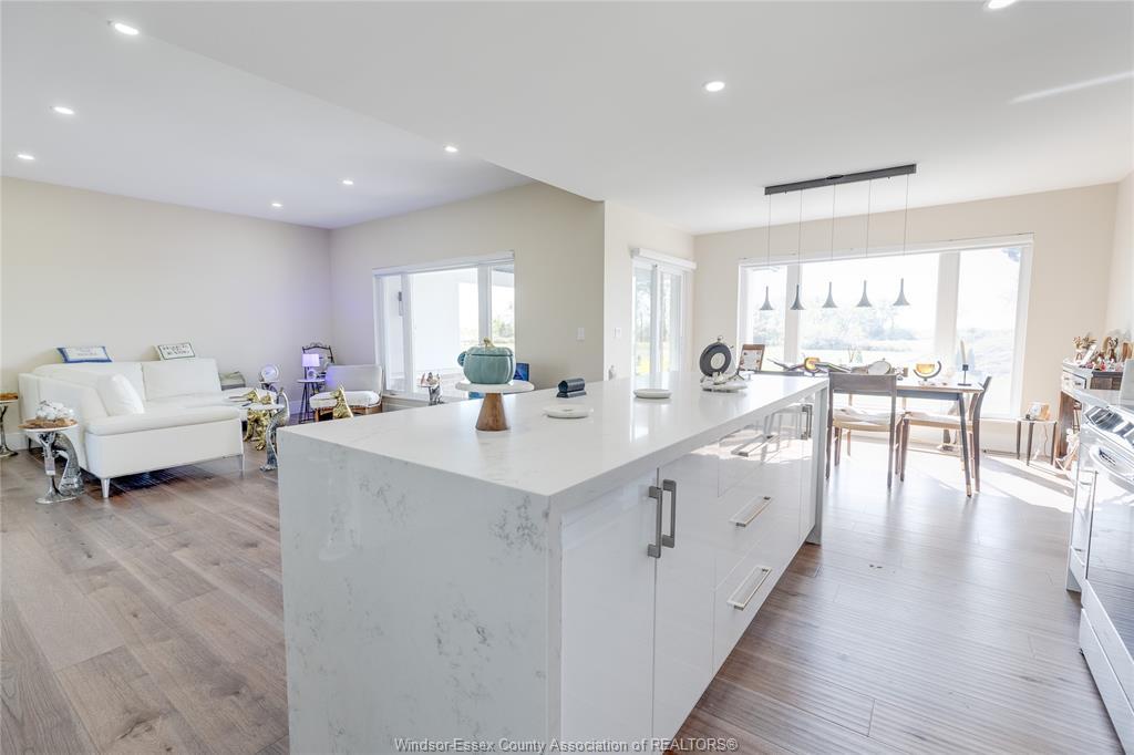 225 Erie Street South, Merlin, ON