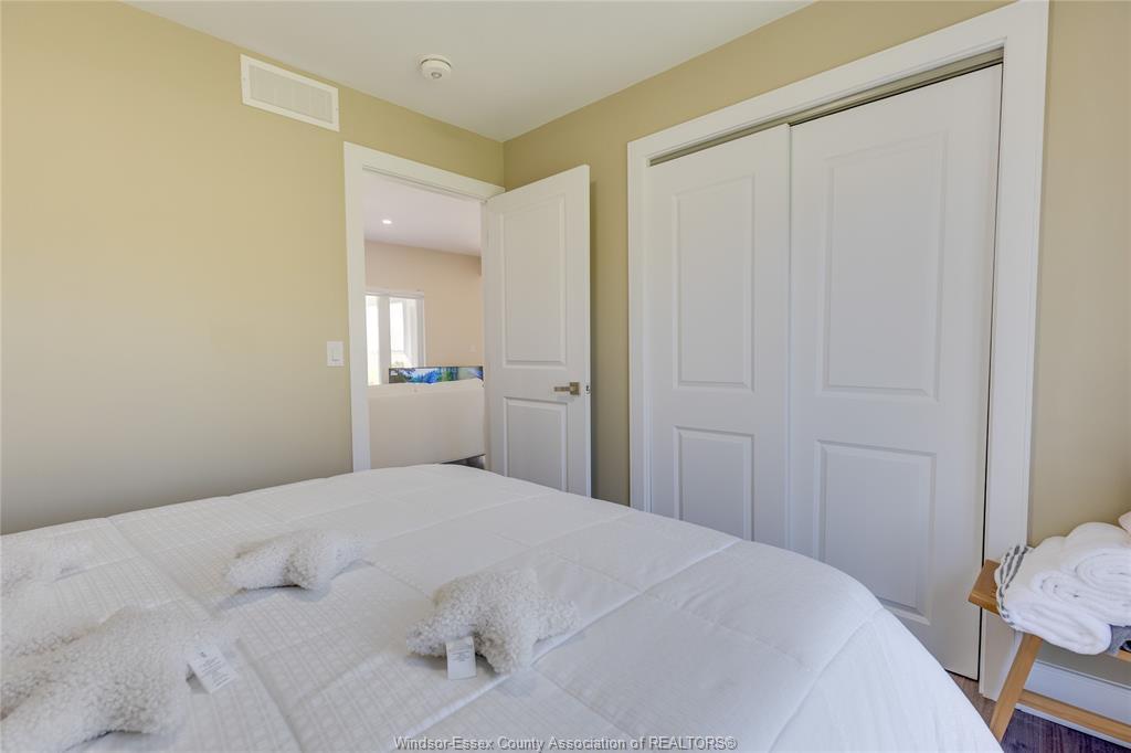 225 Erie Street South, Merlin, ON