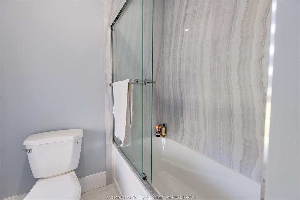 225 Erie Street South, Merlin, ON