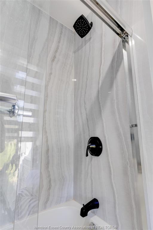 225 Erie Street South, Merlin, ON