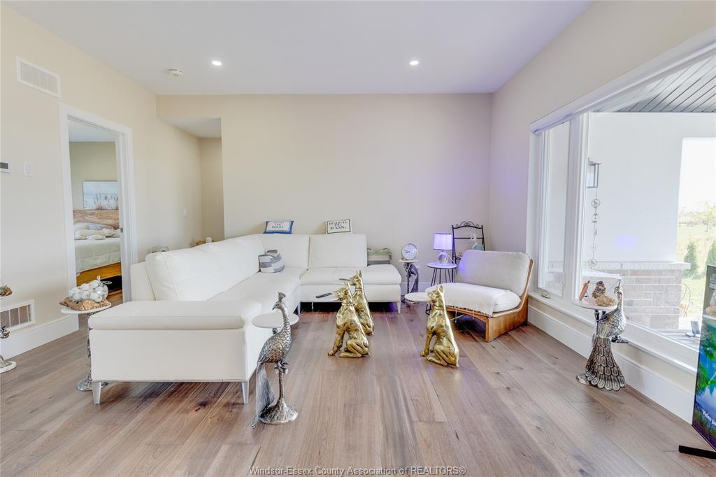 225 Erie Street South, Merlin, ON