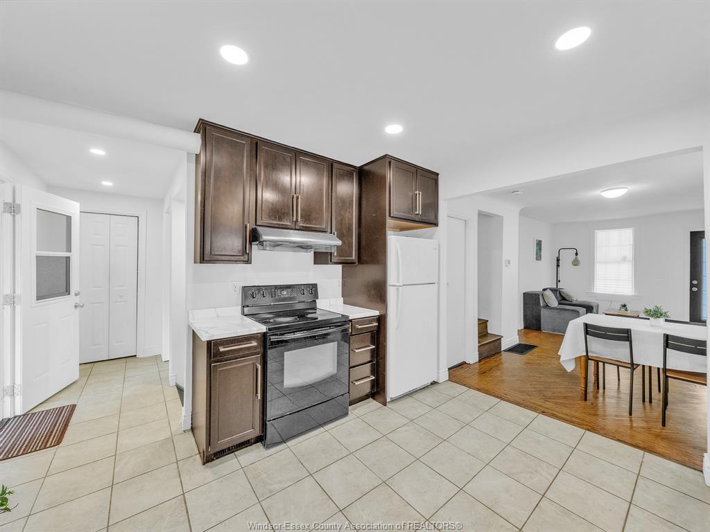 915 Mckay Avenue, Windsor, ON