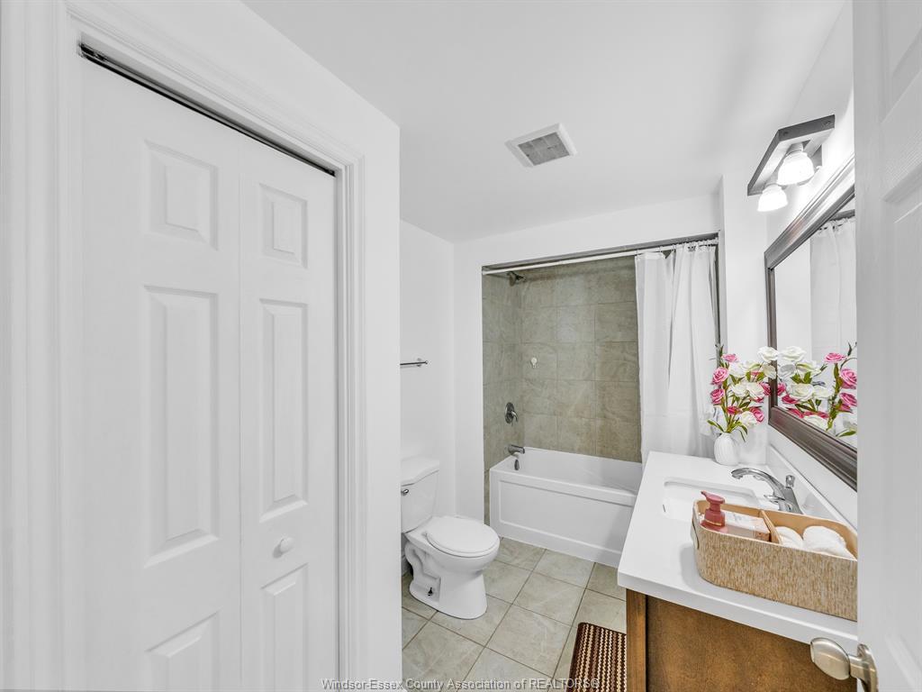 915 Mckay Avenue, Windsor, ON