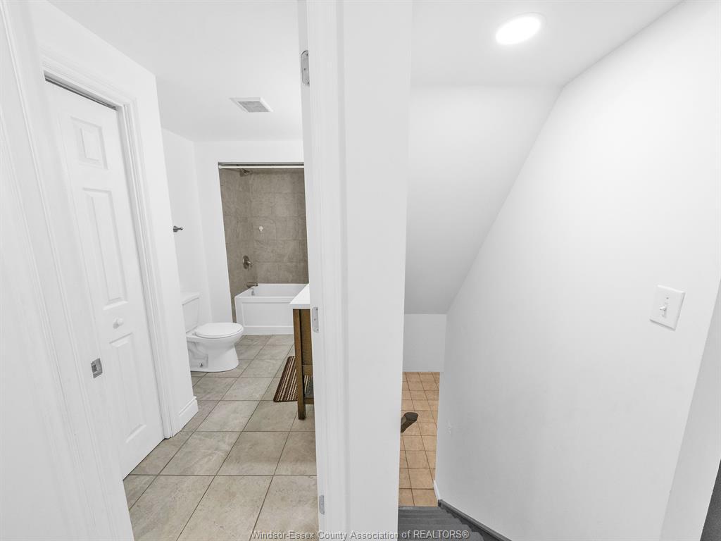 915 Mckay Avenue, Windsor, ON