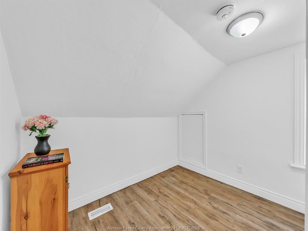 915 Mckay Avenue, Windsor, ON