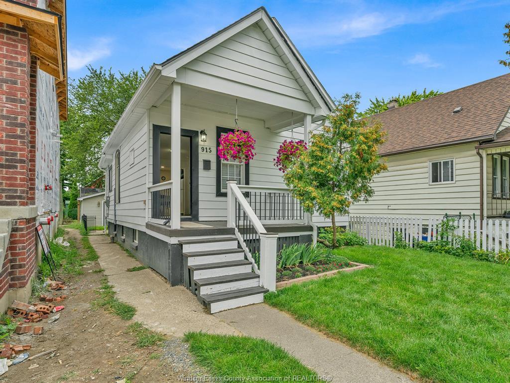 915 Mckay Avenue, Windsor, ON