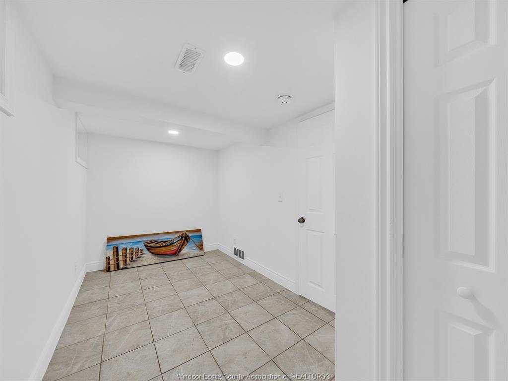 915 Mckay Avenue, Windsor, ON