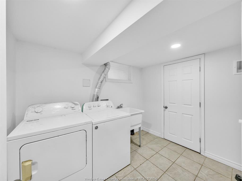 915 Mckay Avenue, Windsor, ON