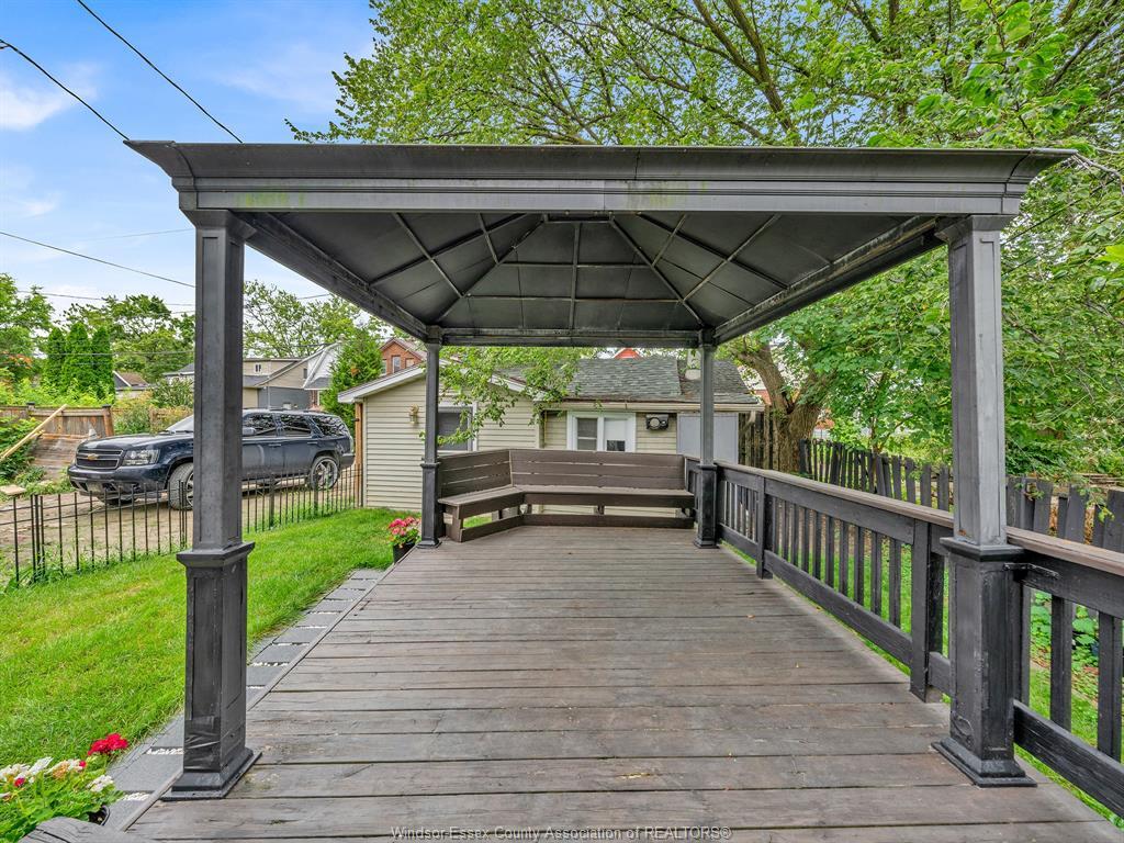 915 Mckay Avenue, Windsor, ON