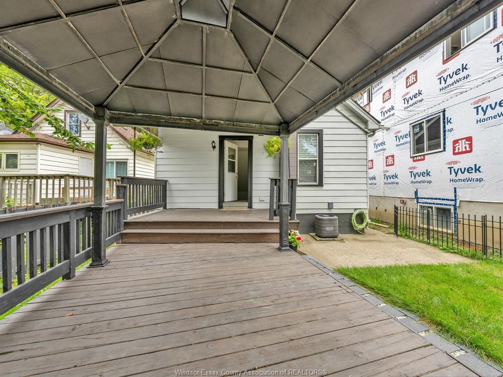 915 Mckay Avenue, Windsor, ON