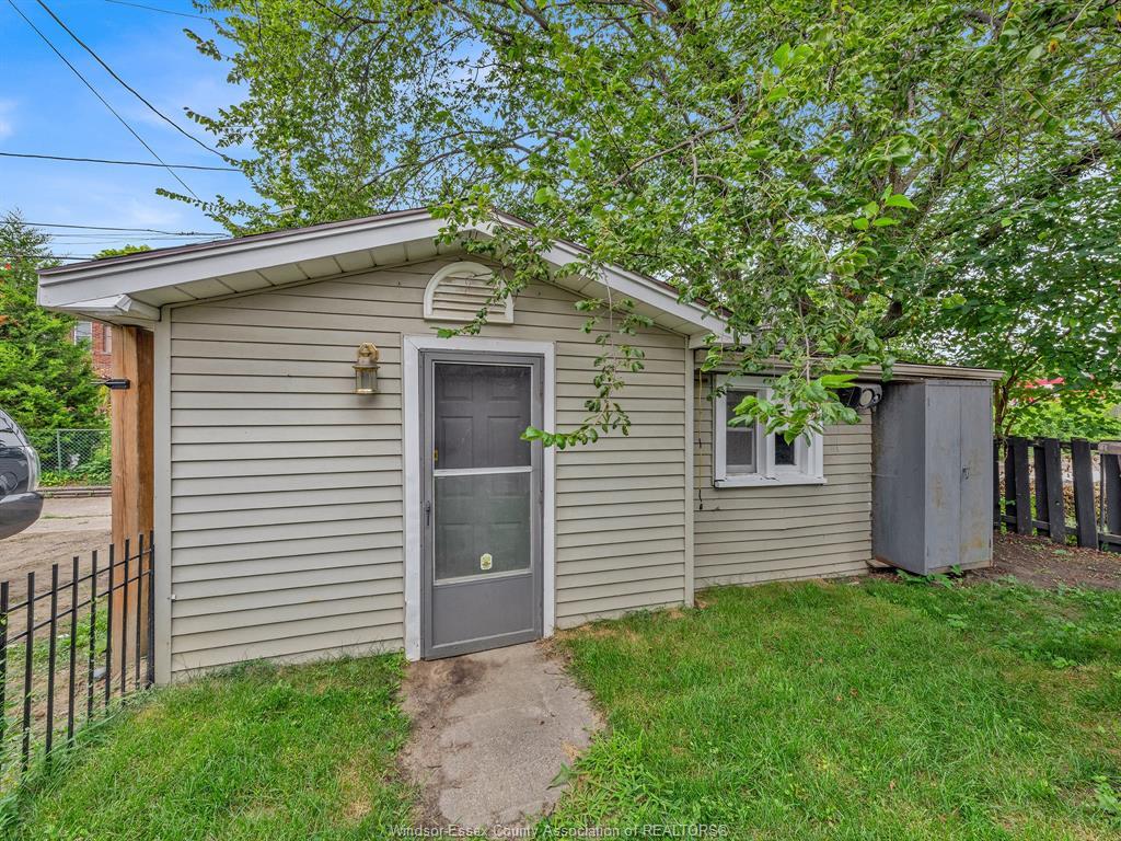 915 Mckay Avenue, Windsor, ON