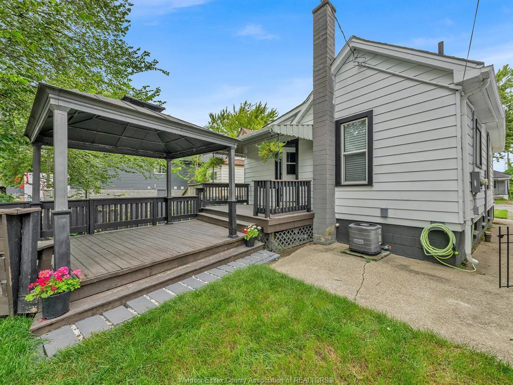 915 Mckay Avenue, Windsor, ON