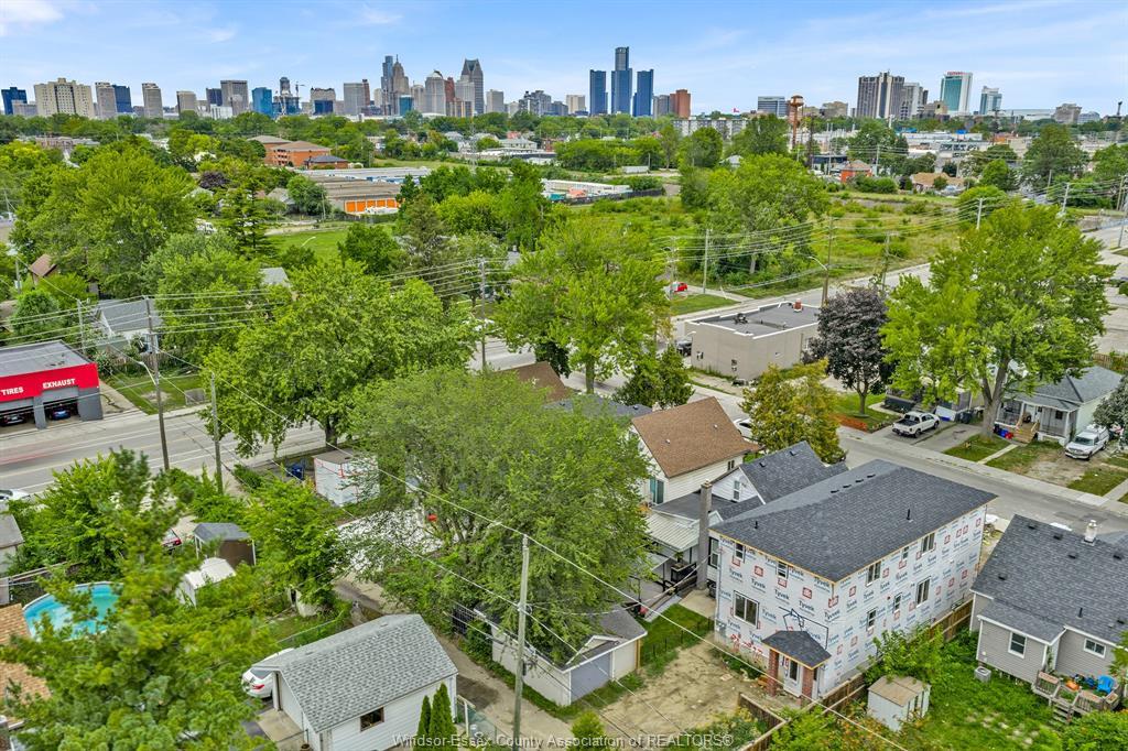 915 Mckay Avenue, Windsor, ON