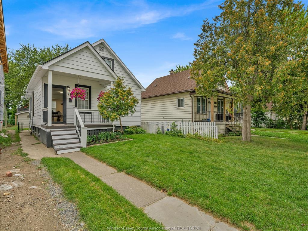 915 Mckay Avenue, Windsor, ON
