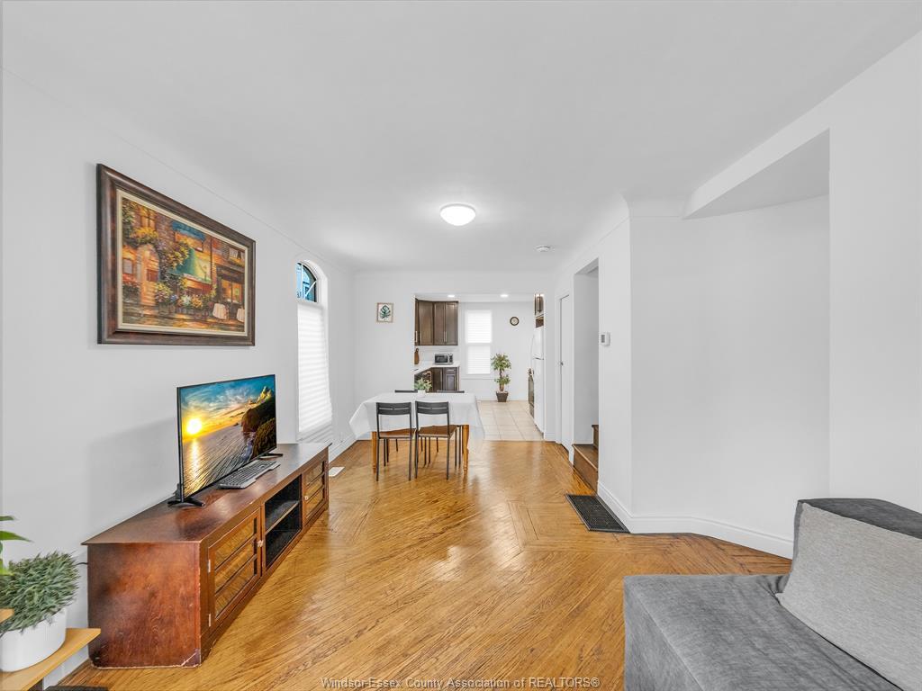 915 Mckay Avenue, Windsor, ON