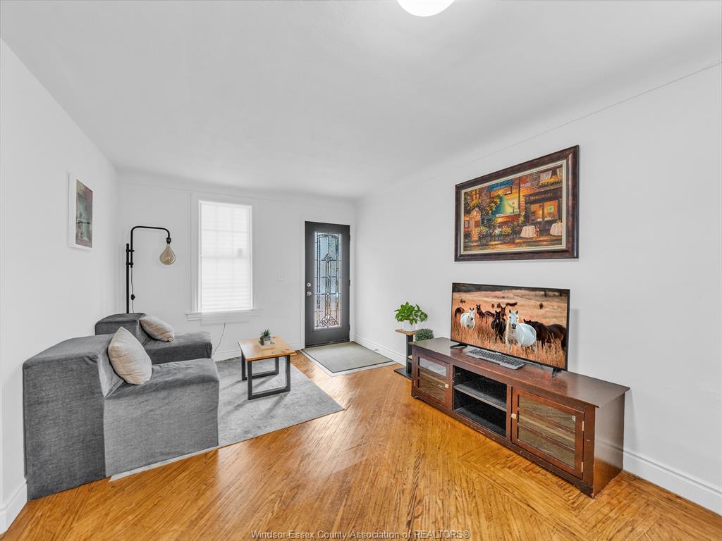 915 Mckay Avenue, Windsor, ON