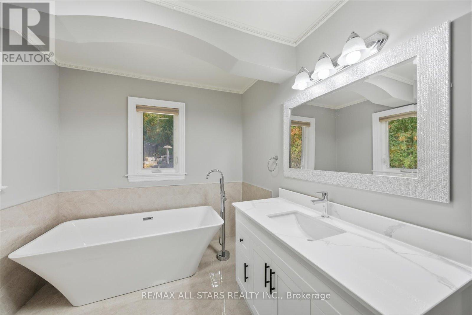 40 Algonquin Forest Drive, East Gwillimbury, ON - Indoor Photo Showing Bathroom