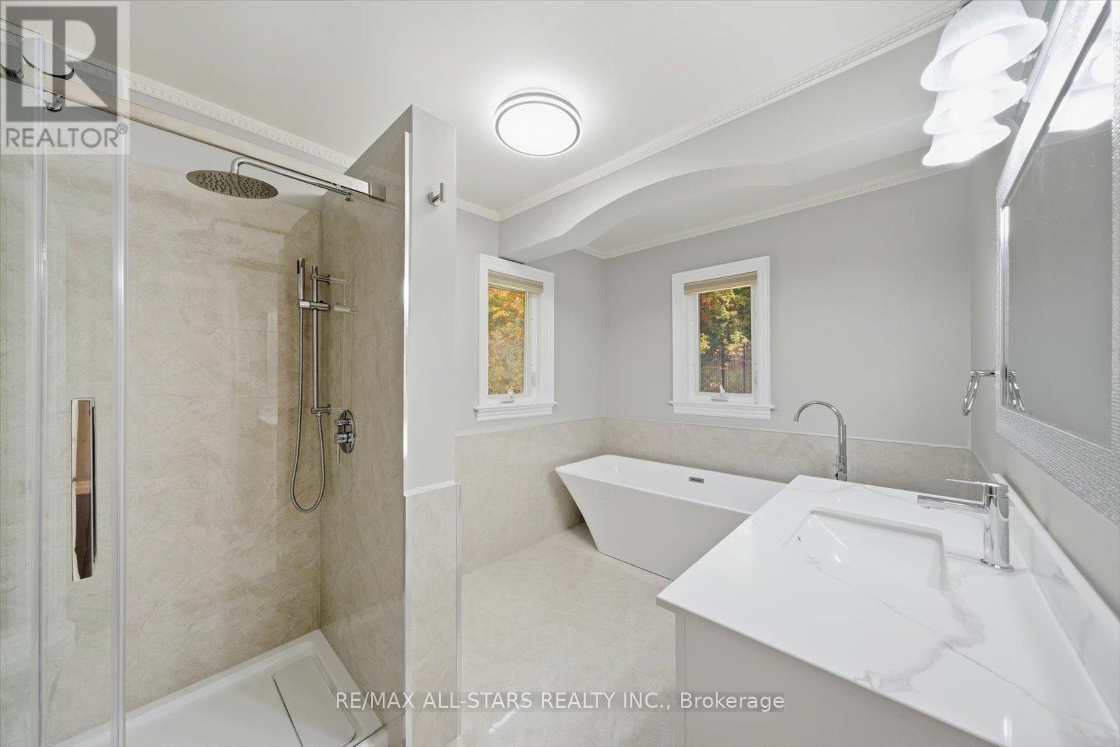40 Algonquin Forest Drive, East Gwillimbury, ON - Indoor Photo Showing Bathroom