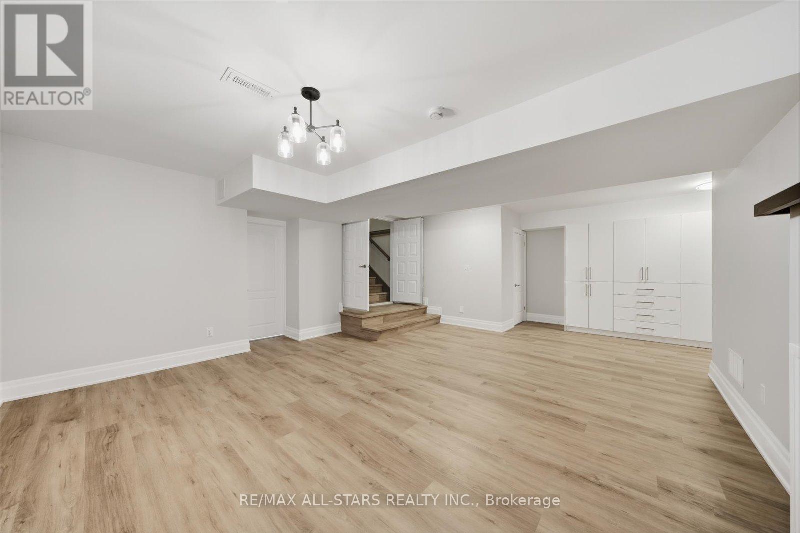 40 Algonquin Forest Drive, East Gwillimbury, ON - Indoor Photo Showing Other Room