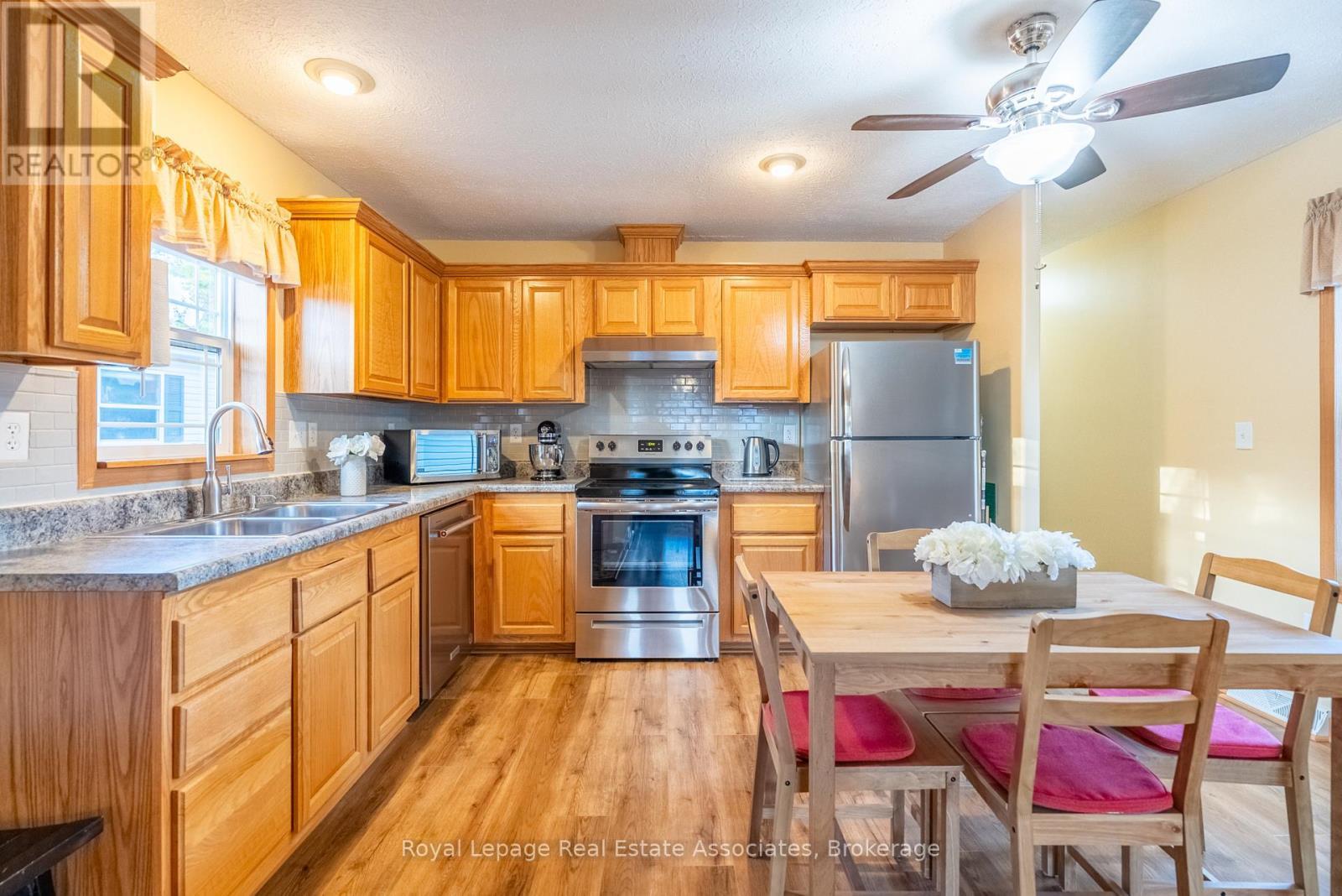 41 Cedarbush Crescent, Puslinch, ON - Indoor Photo Showing Kitchen With Stainless Steel Kitchen With Double Sink