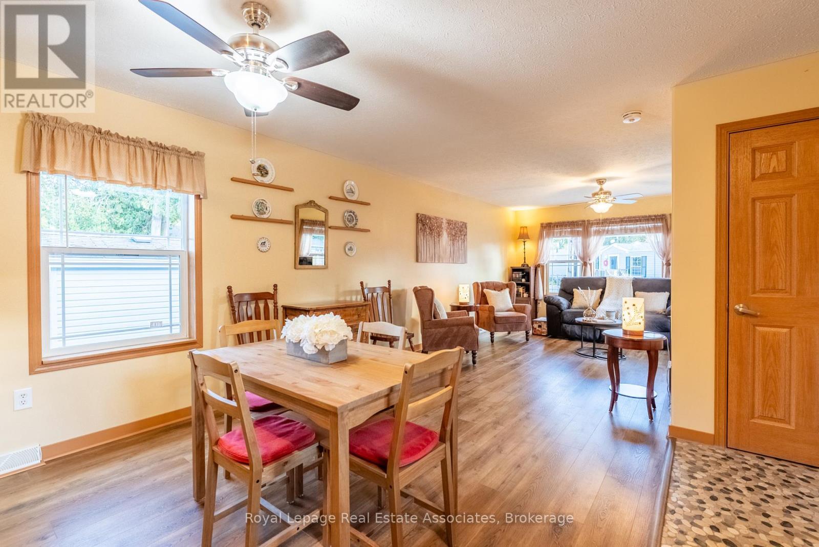 41 Cedarbush Crescent, Puslinch, ON - Indoor Photo Showing Dining Room