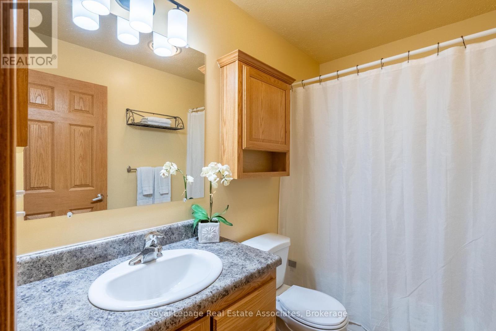 41 Cedarbush Crescent, Puslinch, ON - Indoor Photo Showing Bathroom
